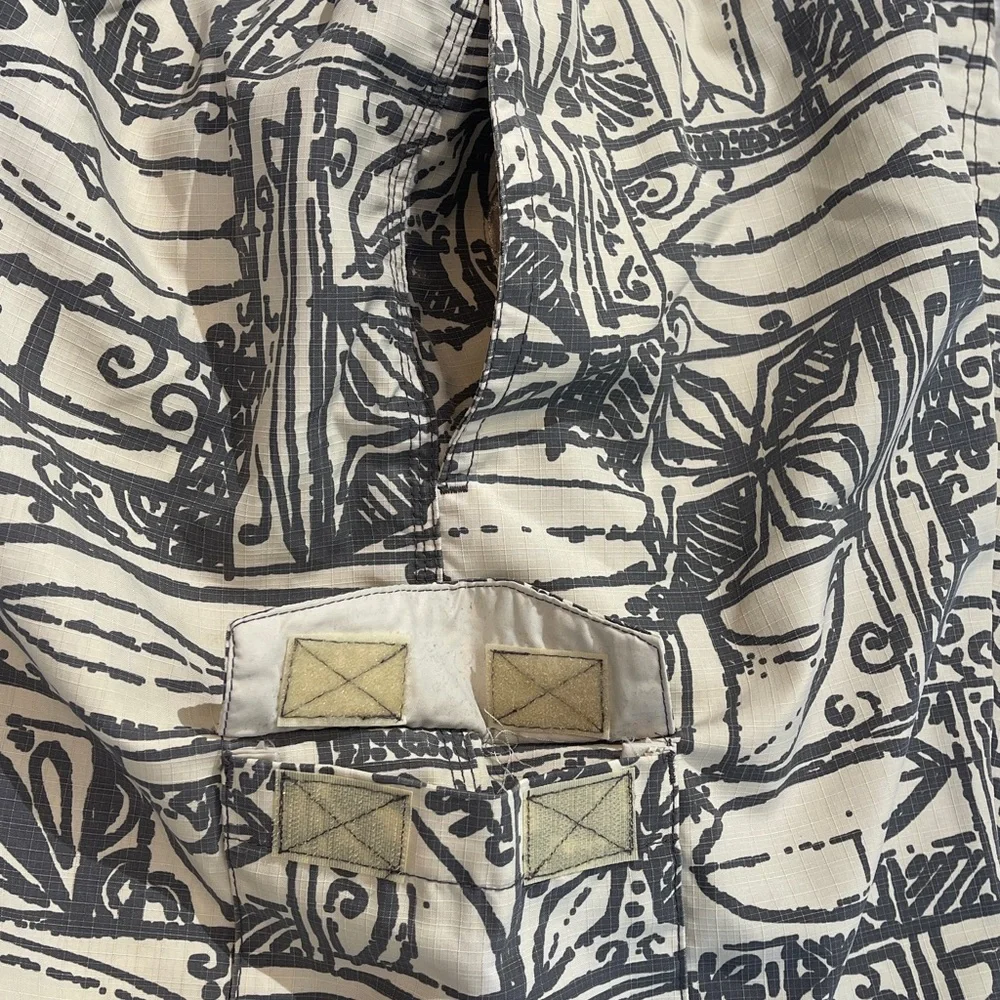 QUIK SILVER Stylish Gray and Cream Men's Swim Shorts SIZE L